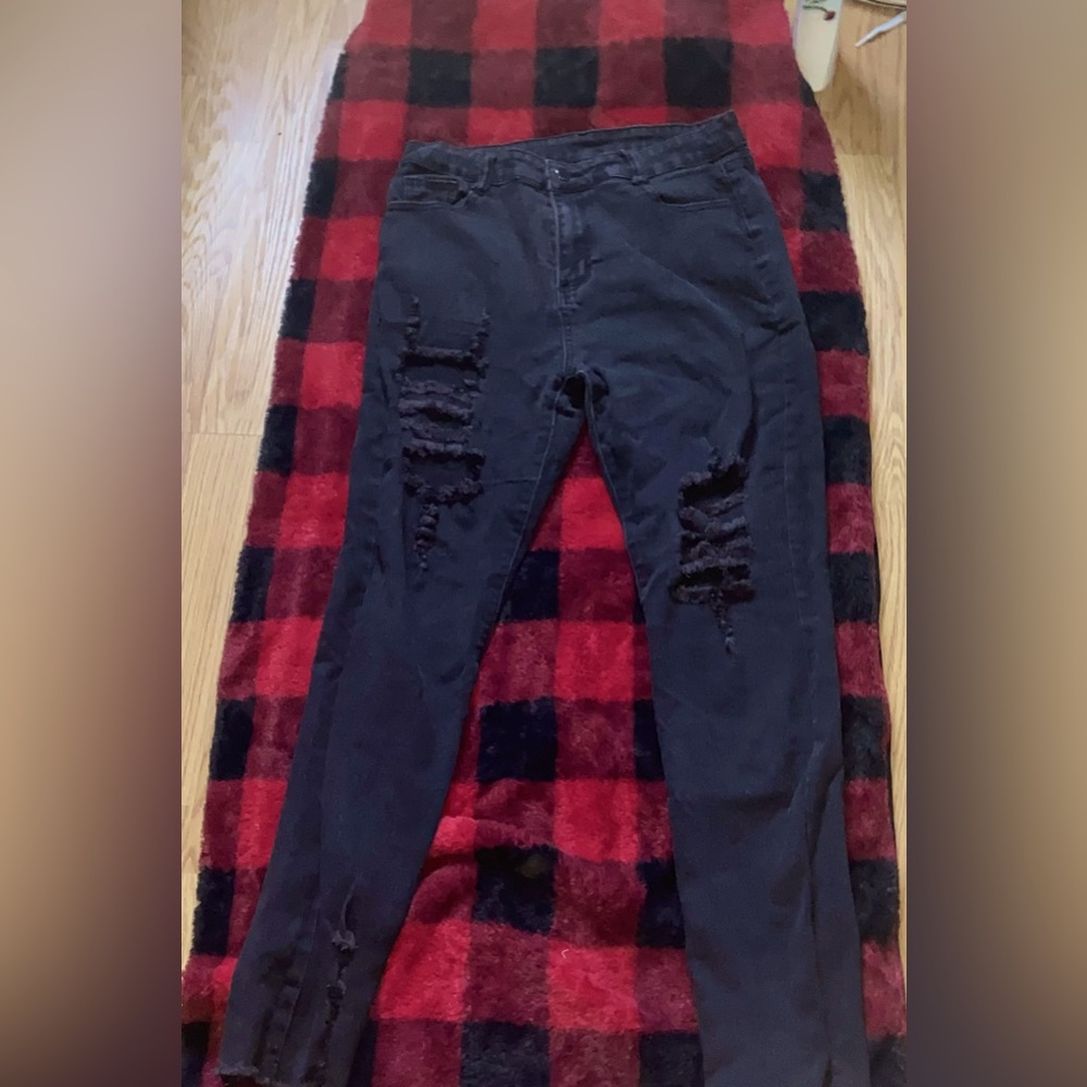 these are skinny ripped jeans